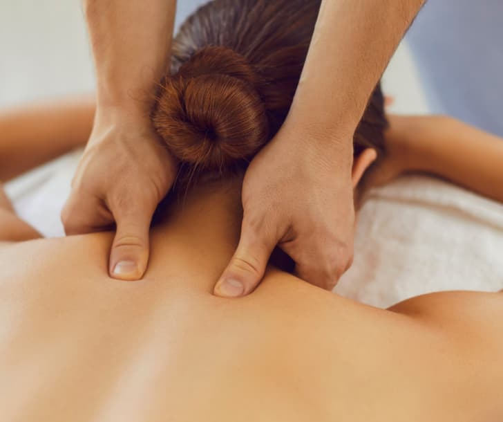 Massagem relaxante corporal na Clínica Fernanda Rabelo em Aparecida de Goiânia